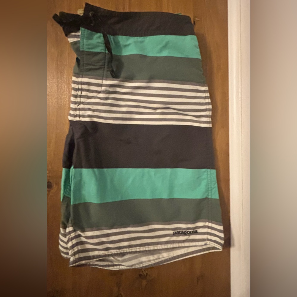 Patagonia Board Shorts Green and Gray Men’s Size 36